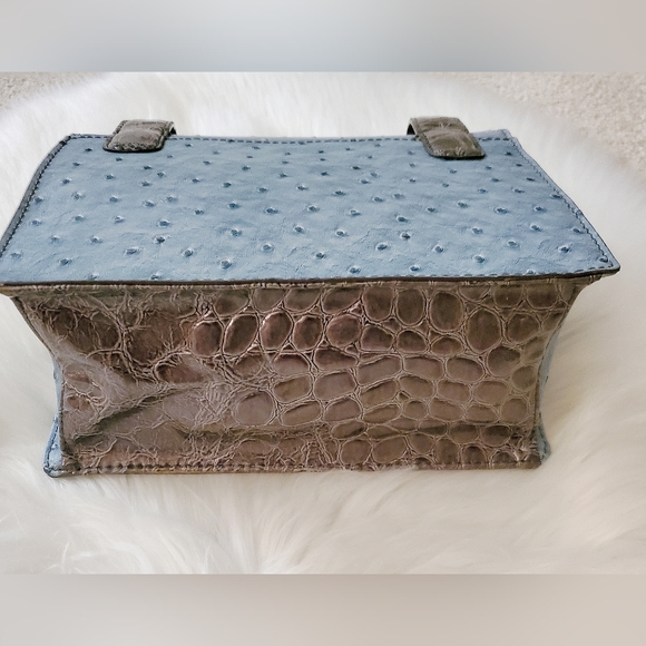 GUESS Purse Handbag Blue Gray Chain handle Faux Croc Logo Small Like New Logo G - Picture 4 of 11